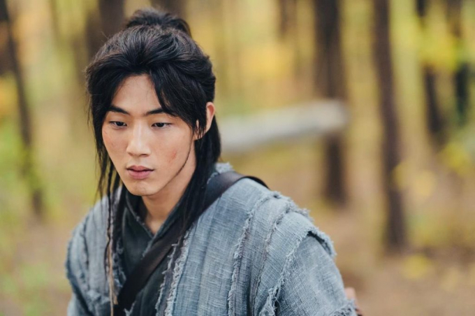 5 diễn viên có thể thay thế Ji Soo trong phim Sông Đón Trăng Lên