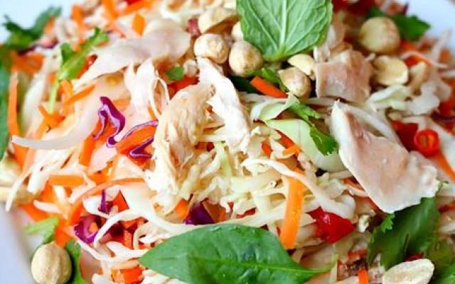 Công thức làm gỏi gà mang đậm hương vị ẩm thực Việt Nam