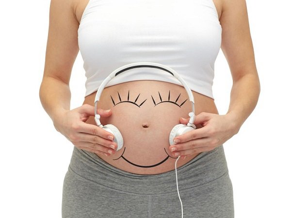 Những lợi ích bất ngờ của âm nhạc đối với mẹ bầu và em bé